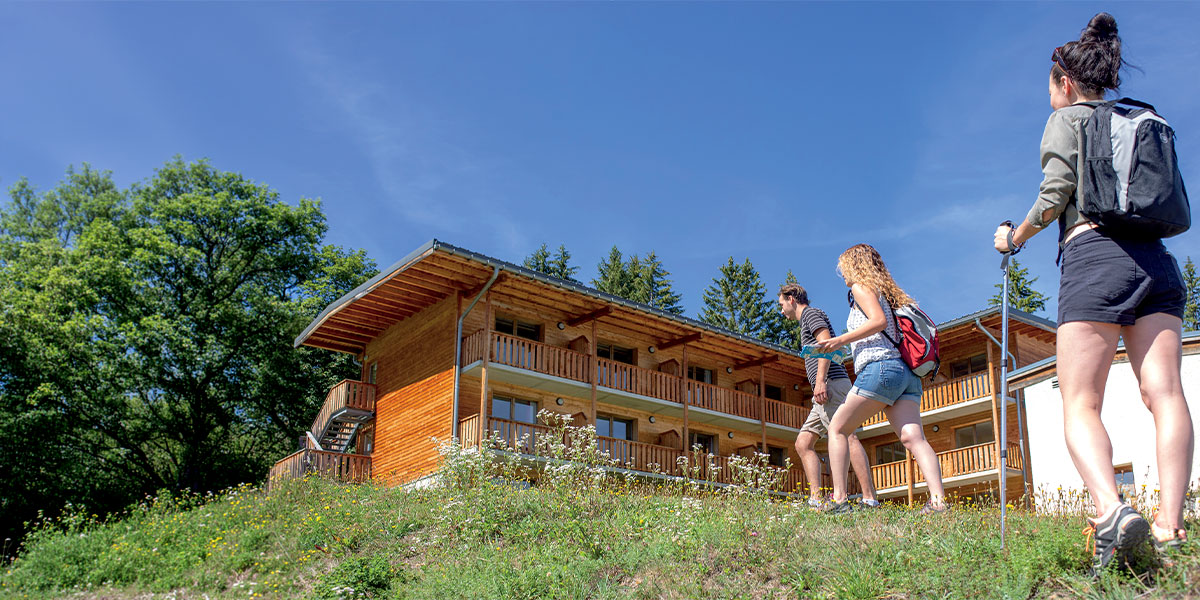 Départ pour une randonnée depuis le village vacances VTF de Doucy Valmorel 
