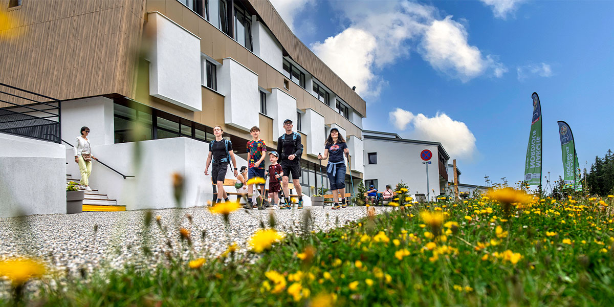 Départ de randonnée depuis le village vacances VTF de La Plagne Montalbert