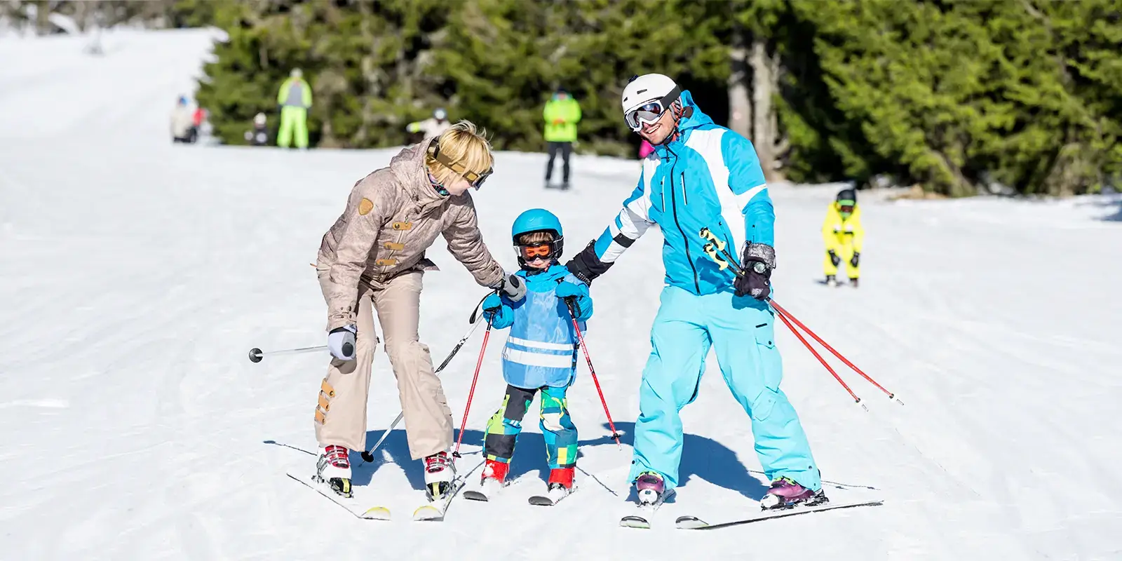 famille en station de ski vacances avec VTF