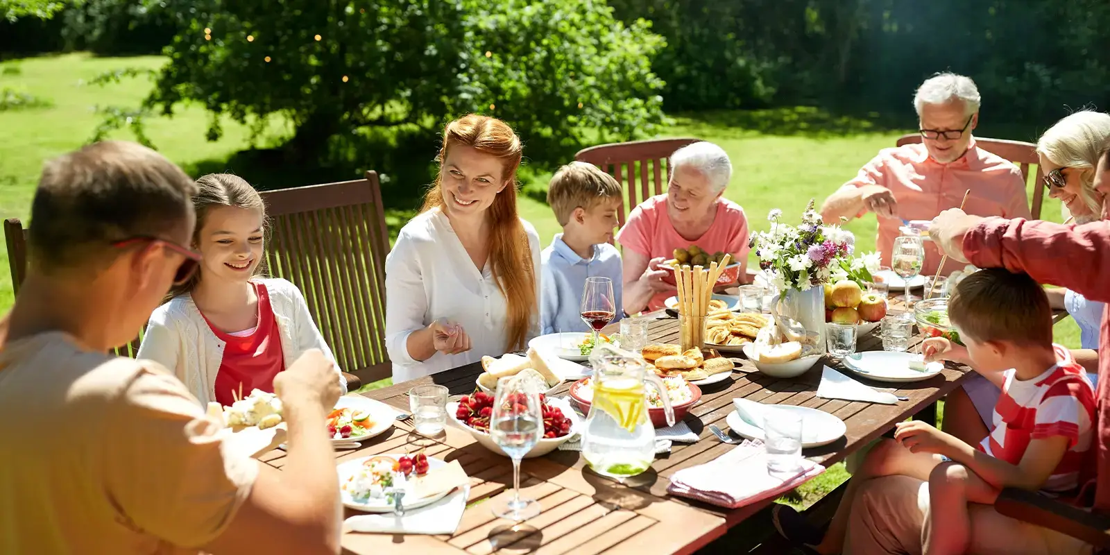 Famille profitant de recettes faciles en vacances en location