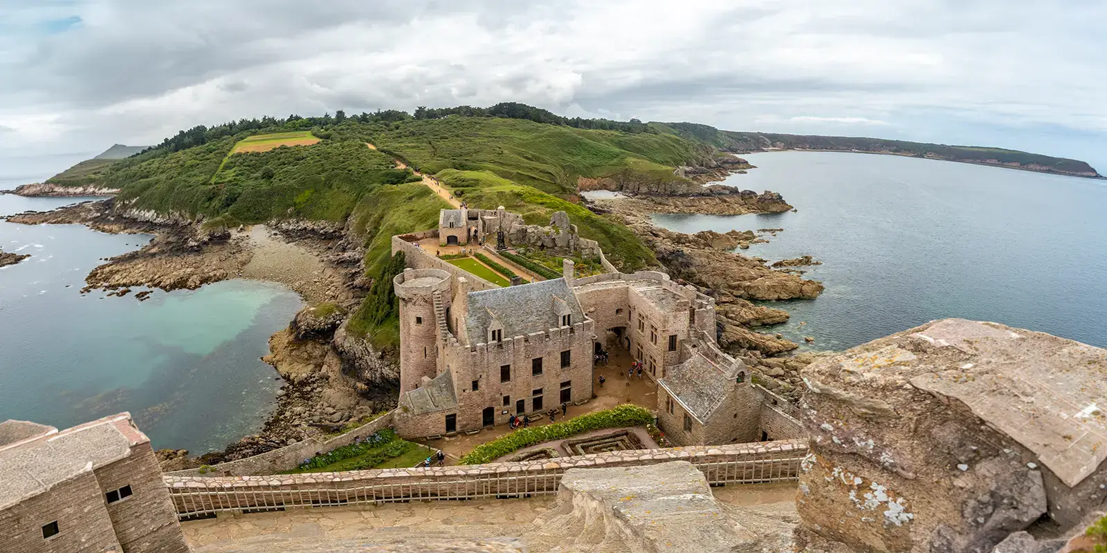 Château de Fort-la-Latte, un des plus beaux châteaux de France à proximité des villages vacances VTF