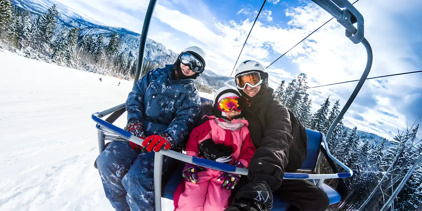 famille en vacances au ski avec VTF