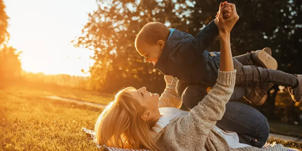 Mère et son fils en vacances de la Toussaint 2026 avec VTF