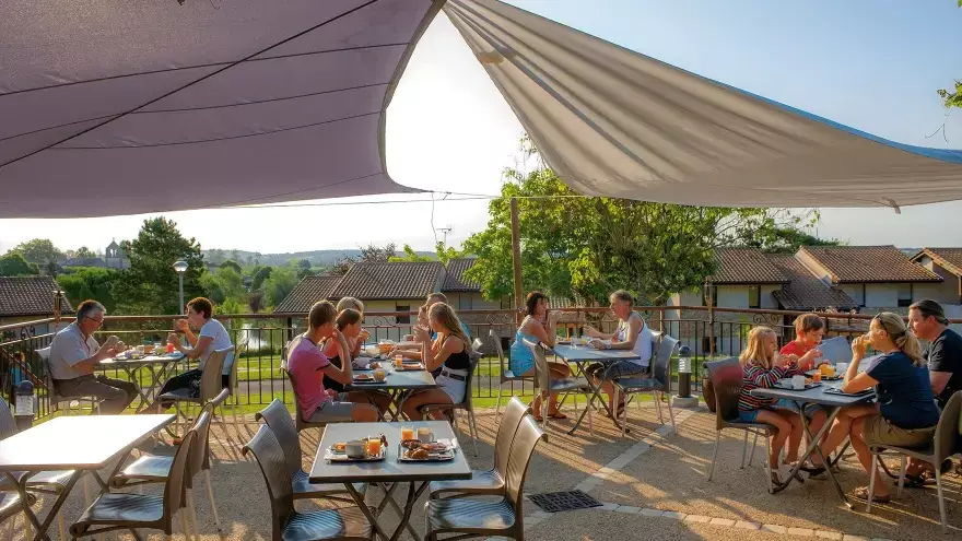 Restauration extérieure en saison