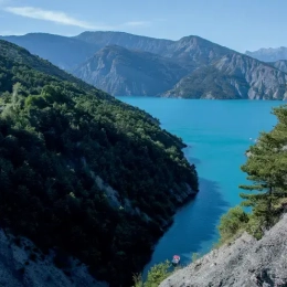 Lac de Serre-Ponçon Hautes-Alpes